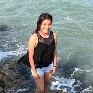 Meet your Posher, Chloe